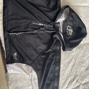 LF the brand Chic athletic style top M